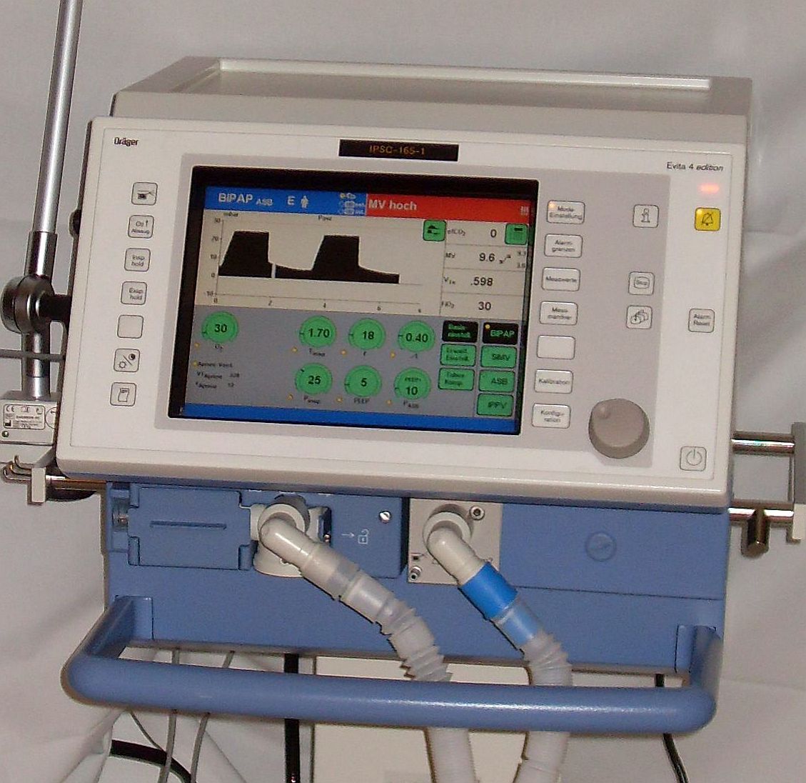 Dräger Evita 4 ICU ventilator with a screen of pressure traces and set values
