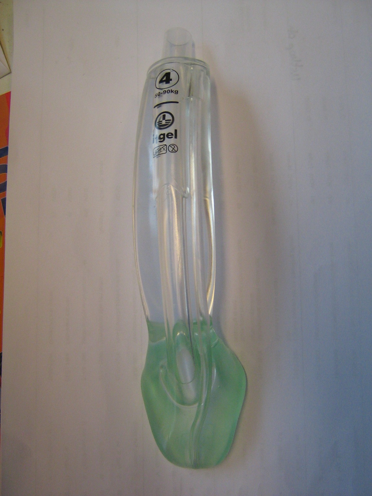 i-gel size 4 device with its weight band of 50 to 90 kg printed on the shaft